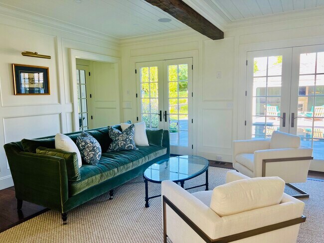 Building Photo - 3 Field Club Ln