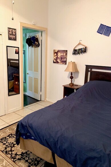 Building Photo - 1820 Dante St