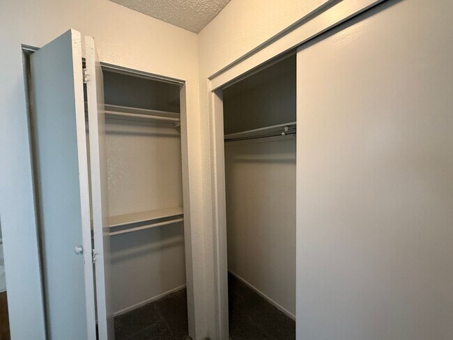 Building Photo - Silverlake's Home- 3 Bedrooms, 2 Bathrooms...