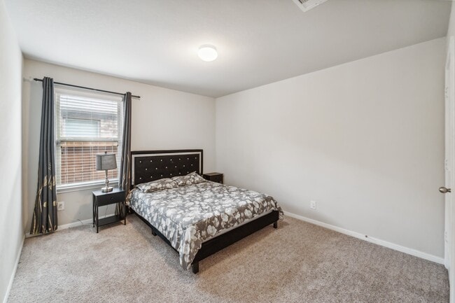 Building Photo - 6926 Ithaca Heights Ln