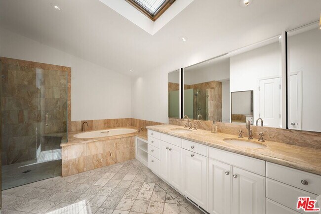 Building Photo - 2529 Pesquera Dr