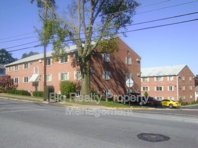 Building Photo - Trinity Court