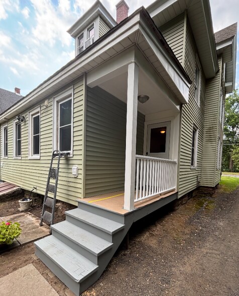 Building Photo - 1744 Farmington Ave