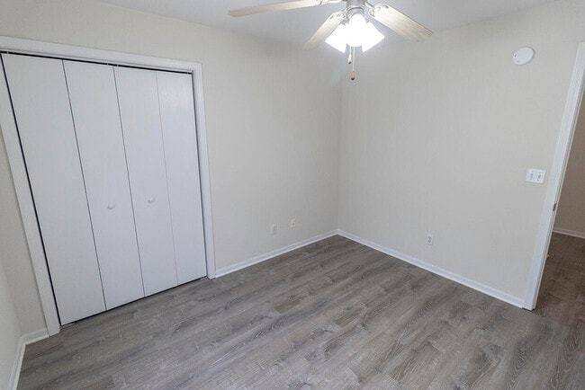 Building Photo - 5000 Derby Ridge Dr