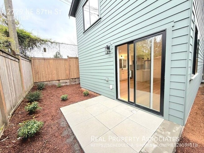 Building Photo - 2729 NE 87th St