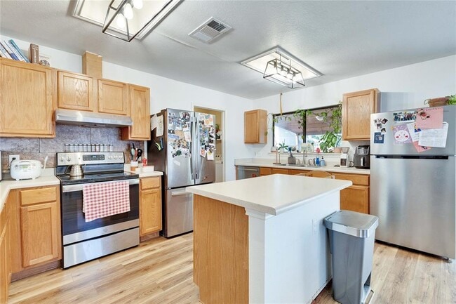Building Photo - 6612 Piedras Blanco Dr