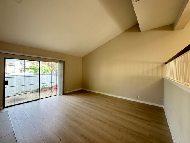 Building Photo - Spacious 2Bd/2Ba Condo w/Bonus Office, Garage and A/C!