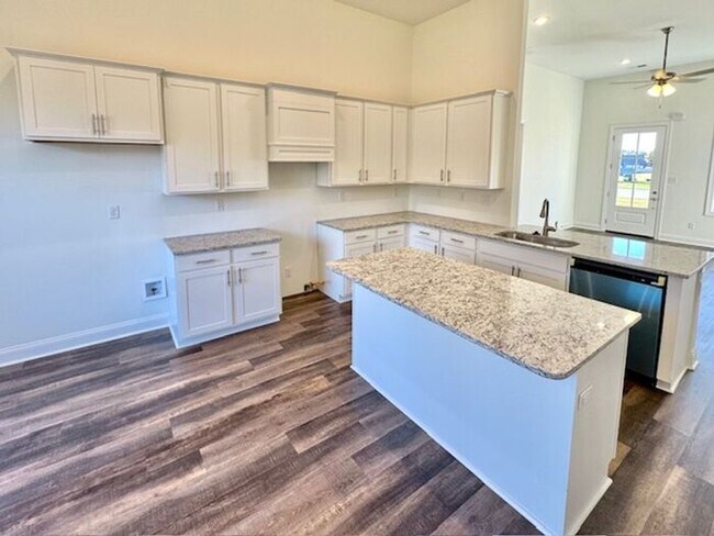 Building Photo - Move In Special! Now Leasing a 5-bedroom 3 bath home in Olive Branch @ Southbranch.