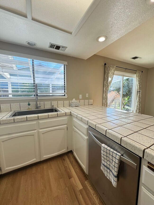 Building Photo - Beautiful home in Parkwood Estates