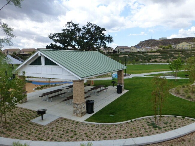 Building Photo - Short Term Lease - Grand 4-Bedroom Home with Entertainer's Yard in Gated River Village!