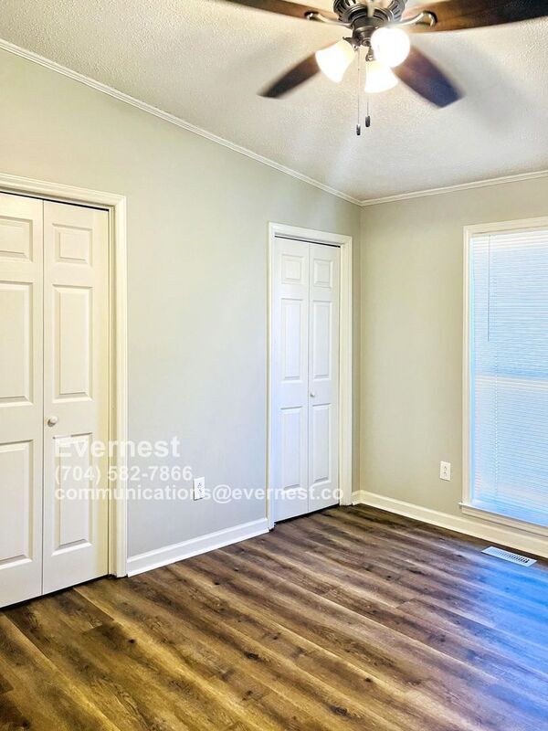 Building Photo - 3100 Chenango Dr