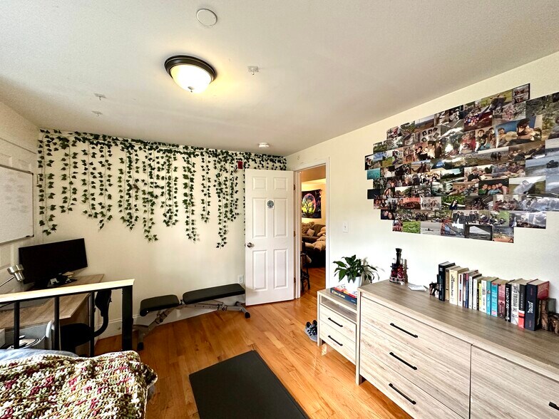 Building Photo - 107 Fisher Ave