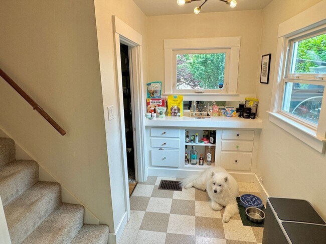 Building Photo - Rose City Park Bungalow with Finished Atti...