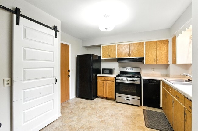 Building Photo - 438 Falcon Cir