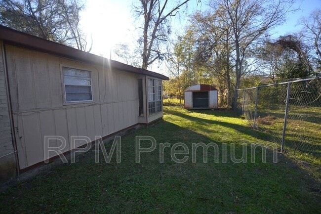 Building Photo - 12369 Palmyra Dr