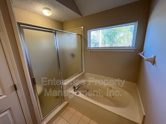 Building Photo - 1330 Siskin Dr