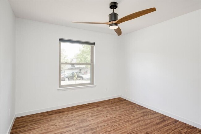Building Photo - 703 Jetta Ct