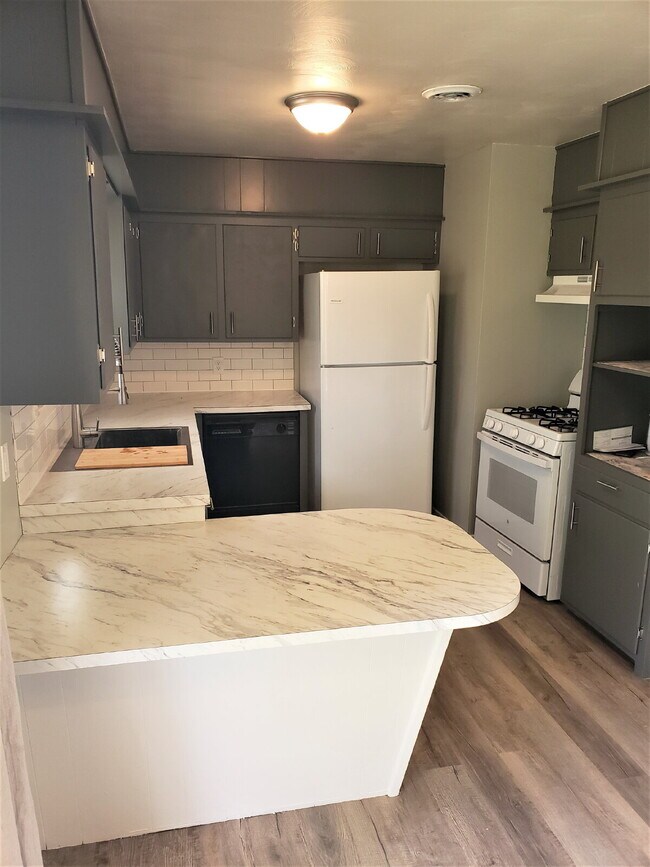 Building Photo - 3/2/1