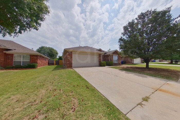 Building Photo - 113 Great Oaks Dr