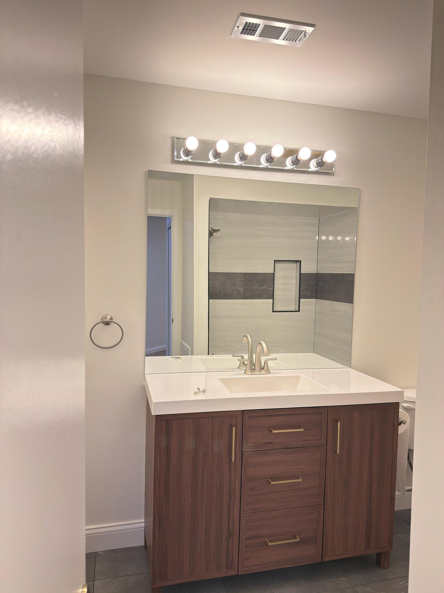 Building Photo - 6619 Ridgefield Cir