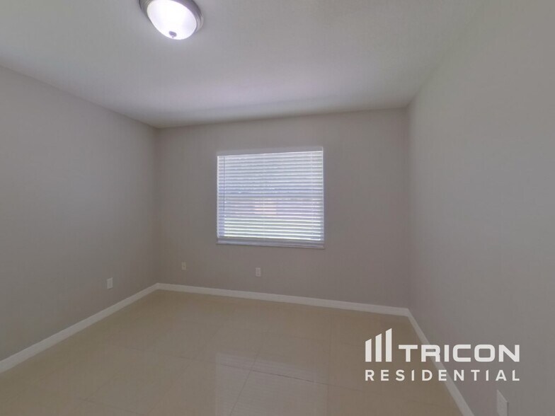 Building Photo - 2504 Orange Tree Dr