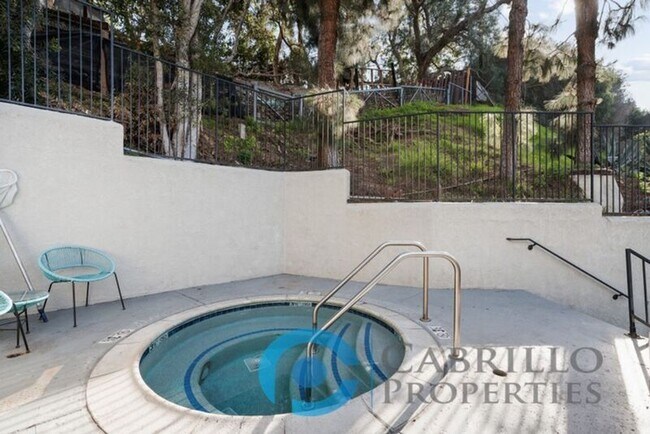 Building Photo - 3975 Hortensia St