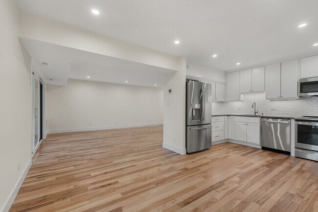 Building Photo - Coming Soon! Waterfront Living in Eastport – Renovated Condo in Severn House