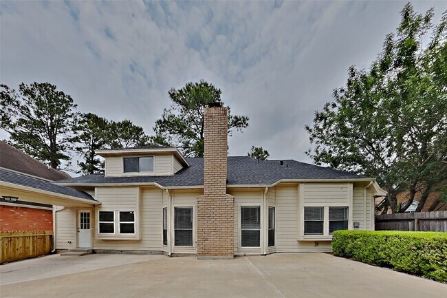 Building Photo - 8015 Democracy Ct