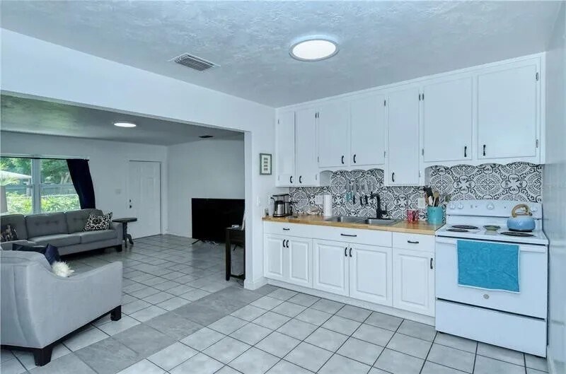 Building Photo - 1428 16th St W