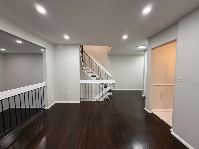 Building Photo - 440 Tall Oak Ln