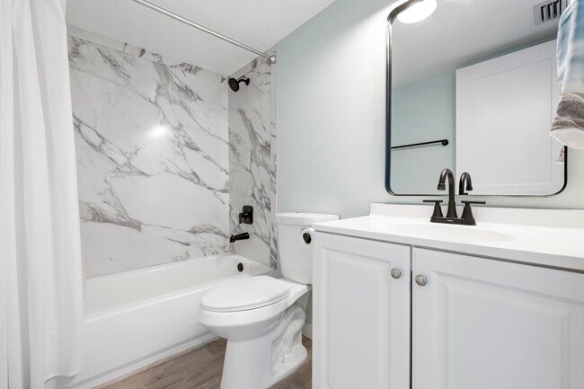 Building Photo - GORGEOUS FULLY RENOVATED 1st FLOOR 2 BEDRO...