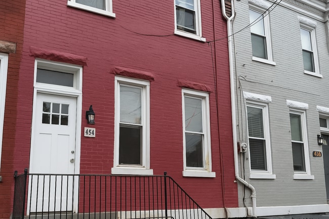 Primary Photo - First Floor 1 Bedroom w/ BONUS ROOM and Ce...