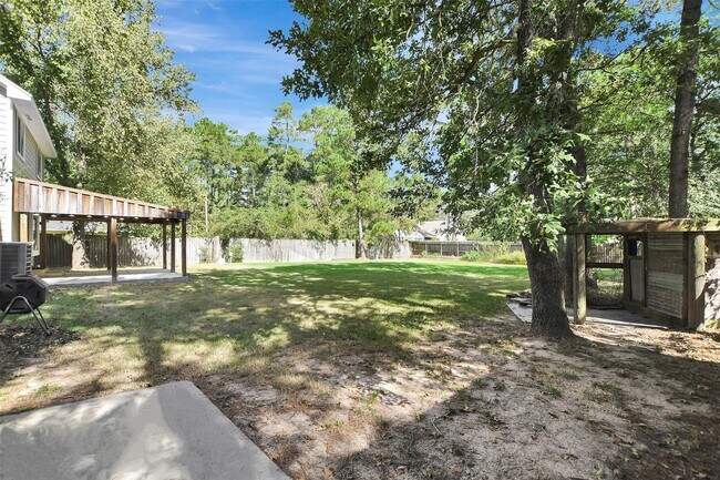 Building Photo - 22806 Lantana Dr