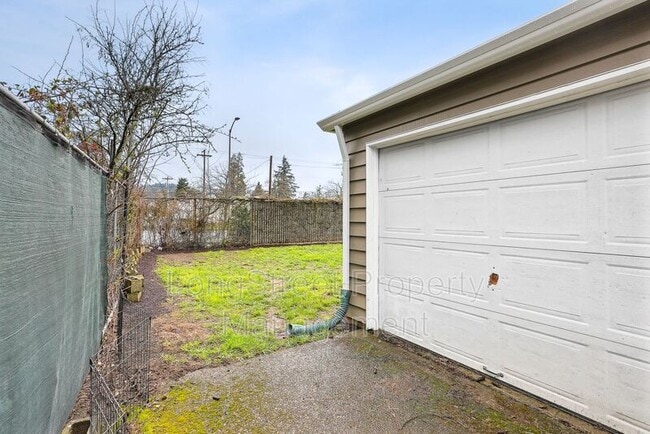 Building Photo - 3517 SE 67th Ave