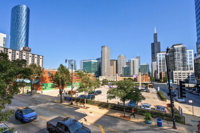 Building Photo - 812 W Adams St