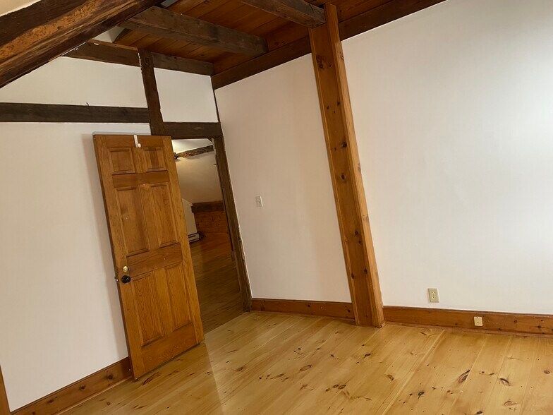 Building Photo - 35 Pleasant St