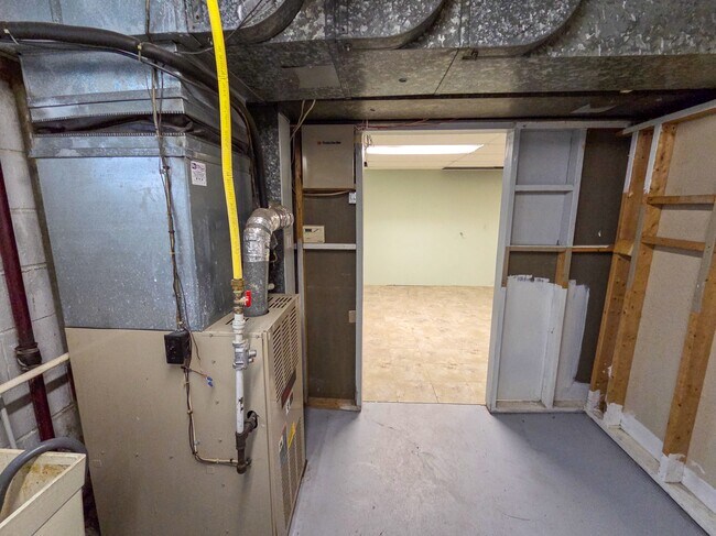 Building Photo - 151 Mahoning Dr
