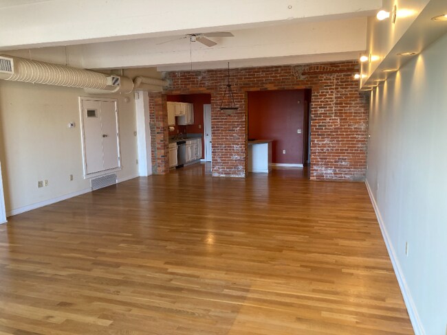 Building Photo - 432 E Rich St