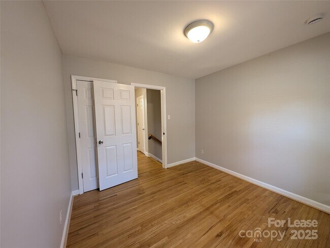 Building Photo - 3331 Donovan Pl