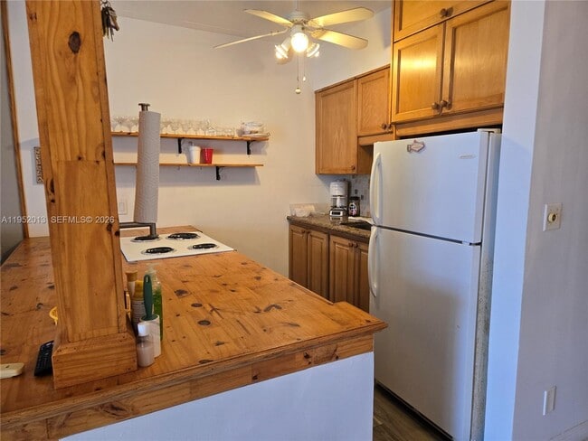 Building Photo - 820 SW 11th Ave