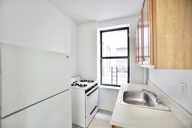 Building Photo - 235 W 146th St
