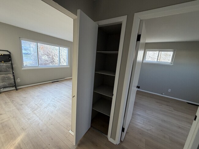 Building Photo - 4300 E 175th St