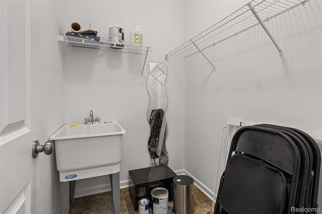 Building Photo - 7722 Ryder Dr