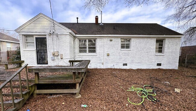 Building Photo - 1331 Colonial Rd