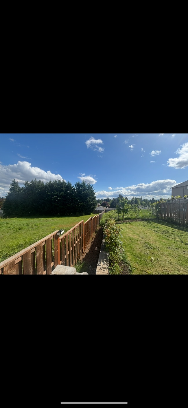 Building Photo - 5909 NE 38th Ct