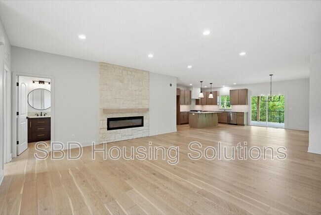 Building Photo - 1416 NE Ernest Way