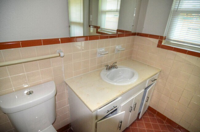 Building Photo - 2434 Dunloe Dr