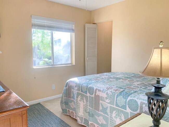 Building Photo - 320 Knotty Pine Cir