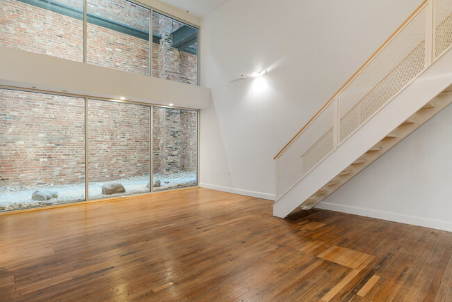 Building Photo - 106 N High St