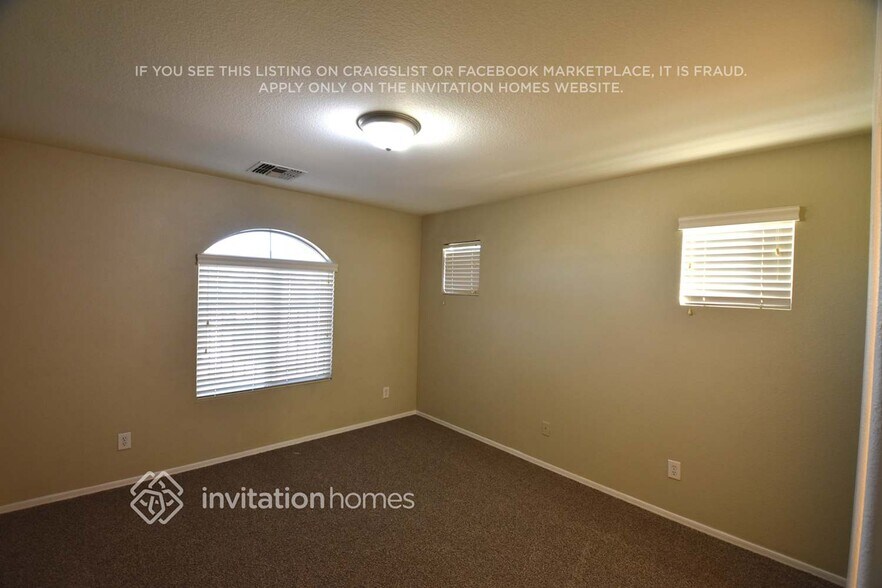 Building Photo - 1407 E Mobile Ln